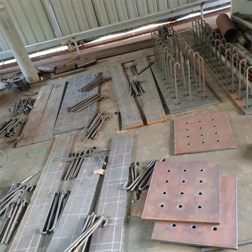 有哪些其他因素会影响百色预埋件位置的确定？